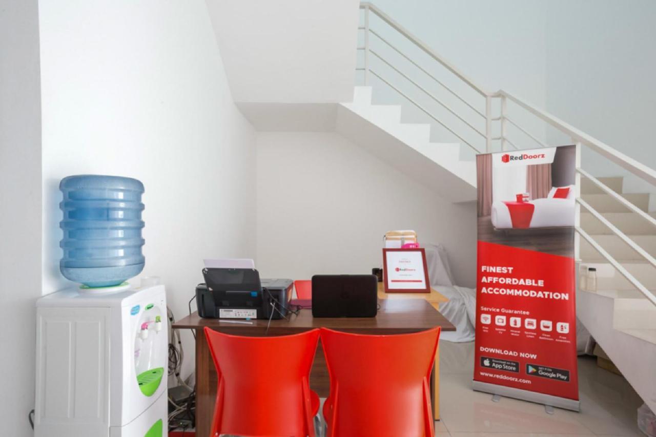 Albergue Reddoorz Syariah Near Lapangan Pancasila Simpang Lima Semarang Exterior foto