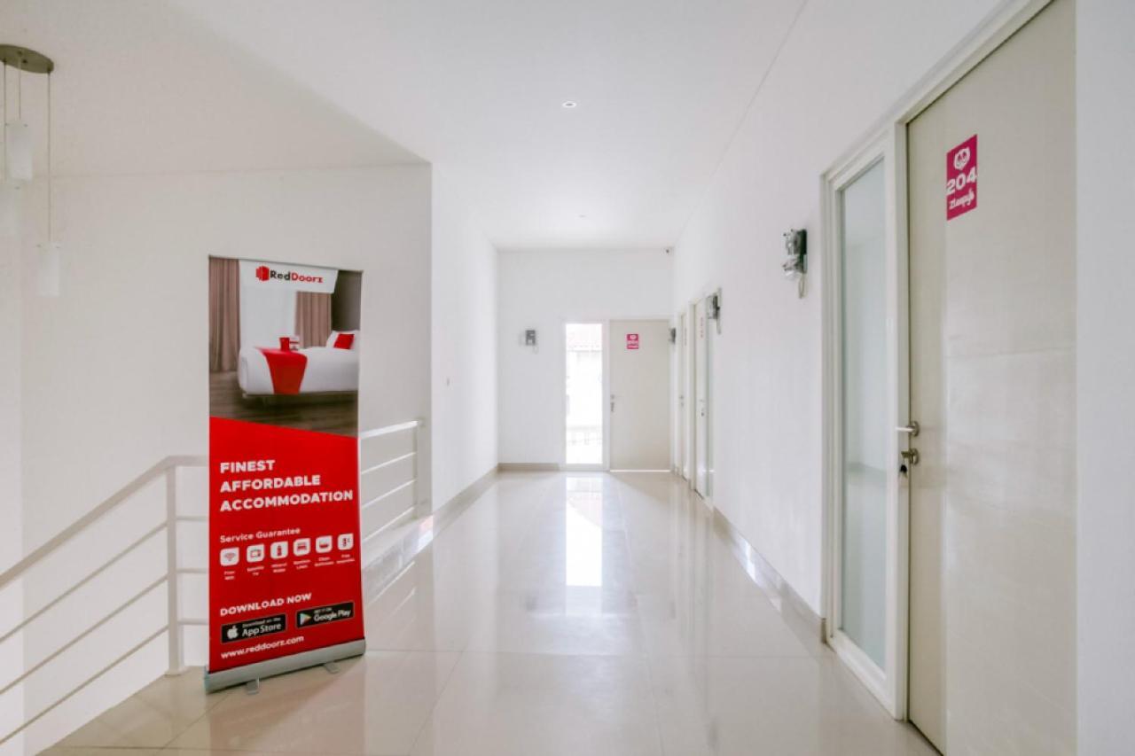 Albergue Reddoorz Syariah Near Lapangan Pancasila Simpang Lima Semarang Exterior foto